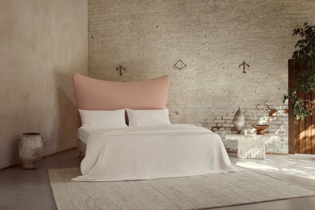 Amelia bed dressed in Savoir white pure Organic Linen set